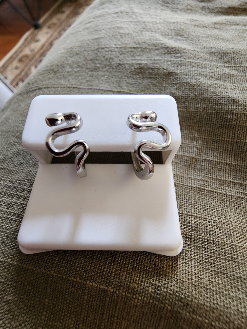 925 Sterling Silver Snake Huggie-Hoop Earrings - Sculptural Serpentine Design - Picture 2 of 12